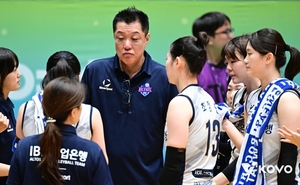 빅토리아 15점... 마나베 IBK 감독, KOVO컵 데뷔전 승리