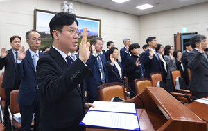 기노위, 고용부 국감 반도체·메가특구 '노동시간 예외' 정면충돌