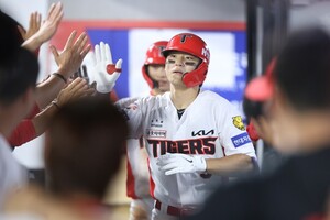 'LG 킬러' KIA 김도영, 준PO 1차전서 역전 솔로 홈런